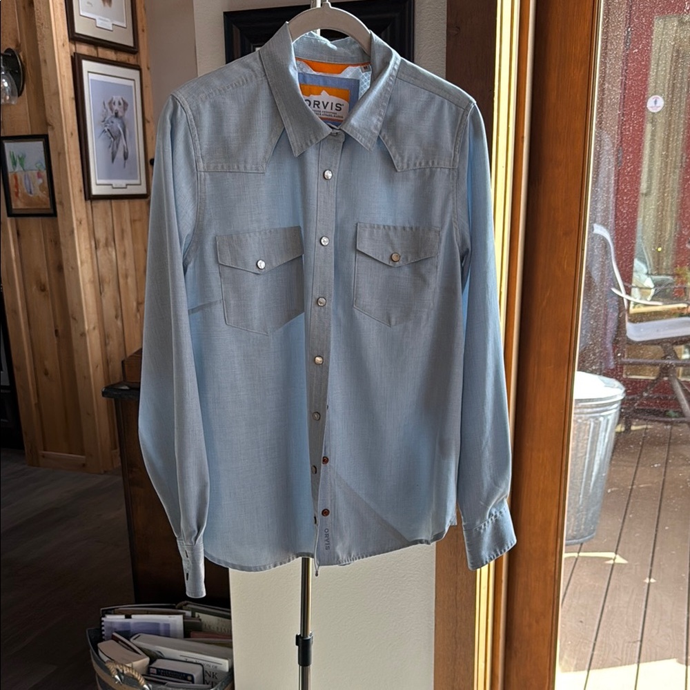 Orvis Women’s snap front Western Style shirt (Sz M)